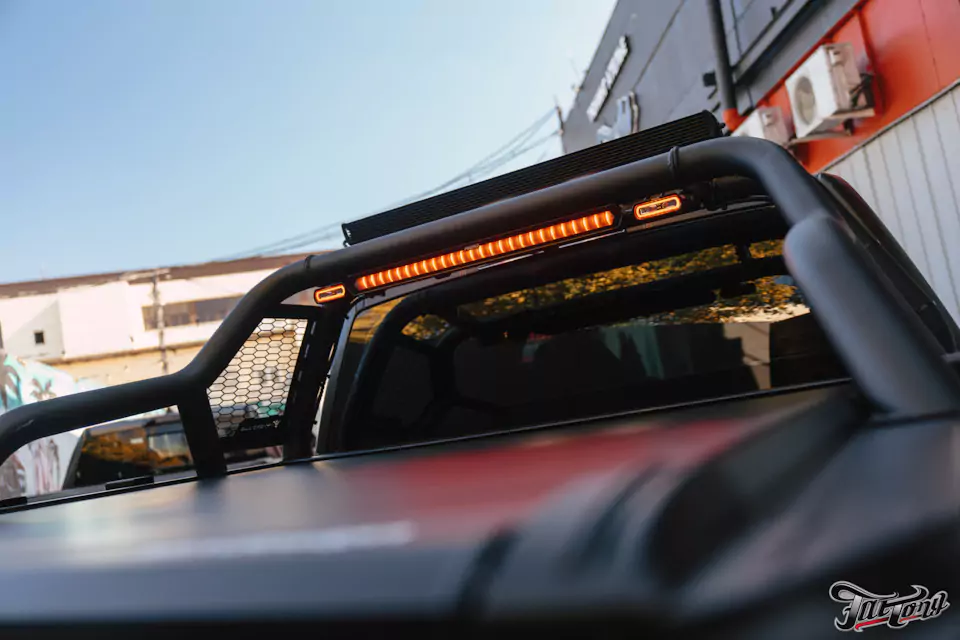 Установили пневмосигнал Тифон Т-37 и дополнительное освещение на Ford Raptor R